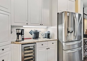 Luxurious Peak 8 Lodge 4BDR Near Slopes w/Private Hot Tub