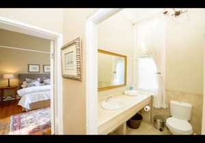 Luxurious Room with Breakfast in Lovely Guesthouse in Pretoria