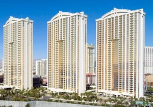 Luxurious Suite with Pool View and Walking Distance from The Las Vegas Strip!