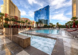 Luxurious Suite with Pool View and Walking Distance from The Las Vegas Strip!