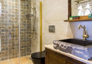 Luxurious Suits Surrounded by Nature with Jacuzzi & Shared Pool in Bursa