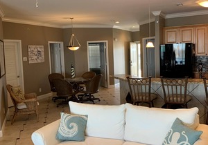 Luxurious TOP FLOOR condo with a 10 Mile View in the heart of Osage Beach!