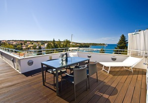 Luxurious villa in a top location, only 60 m from the pebble beach.