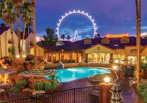Luxurious Villa with Home Theater and Gaming System | Close to the Strip + Amazing Amenities