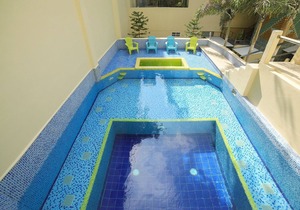 Luxury 1 bed Condo w/ Large Private Patio On 5th Ave. Steps to Beach! Fast Wifi!