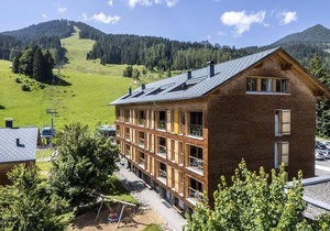 Luxury 10-person apartment in the holiday park Landal Brandnertal