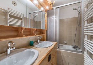 Luxury 115m² Apartment in Central Val d'Isère, Sleeps 9, Near Ski Lifts