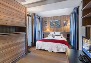 Luxury 115m² Apartment in Central Val d'Isère, Sleeps 9, Near Ski Lifts