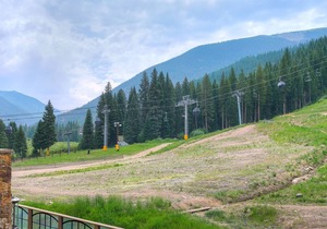 Luxury 1BR Lone Eagle ski-in, ski-out condo w/- hot tub & heated pool!