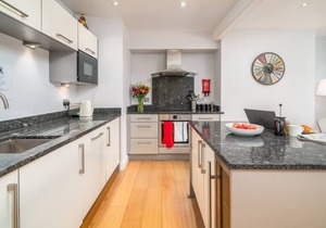 Luxury 2 Bed Apartment, Eton High Street