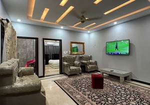 luxury 2 bed TV LAUNCH, kitchen car parking, netflix