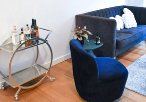 Luxury 2-bed unit with courtyard, in central Prahran