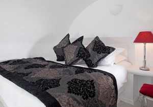 Luxury 2 Bedroom Above Blue Villa in Santorini, Greece