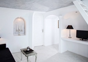 Luxury 2 Bedroom Above Blue Villa in Santorini, Greece