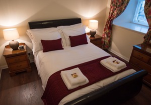 Luxury 2 Bedroom Self-Catering Apartment near the Harbour and the Town Centre.