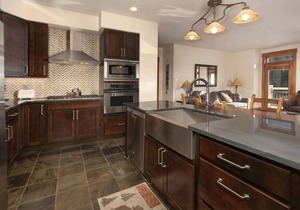 Luxury 2BR ski-in Lone Eagle w/- firepit, heated pool, hot tubs, gym and more!