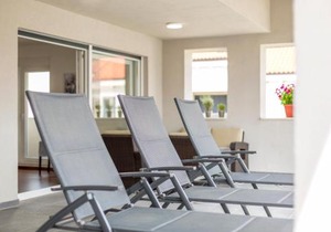 Luxury 3 Bed Apartment, large terrace, pool, close to beach and Split!