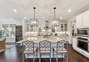 Luxury 4 Bed with NEW POOL! Hot Tub! Right beside Allee of Oaks!