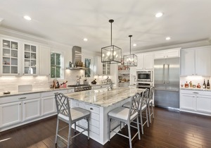 Luxury 4 Bed with NEW POOL! Hot Tub! Right beside Allee of Oaks!