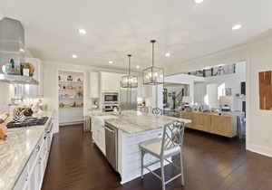 Luxury 4 Bed with NEW POOL! Hot Tub! Right beside Allee of Oaks!