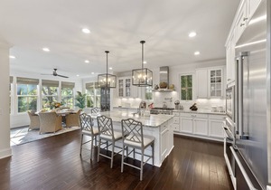 Luxury 4 Bed with NEW POOL! Hot Tub! Right beside Allee of Oaks!