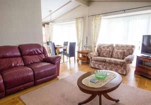 Luxury 5 berth lodge at Manor Park with huge decking in Hunstanton ref 23198K