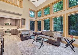 Luxury 5bd/5bth Condo, Walk to the Boyne Ski Lifts and Lodge!