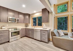 Luxury 5bd/5bth Condo, Walk to the Boyne Ski Lifts and Lodge!