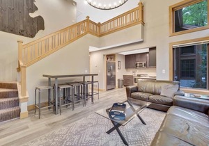 Luxury 5bd/5bth Condo, Walk to the Boyne Ski Lifts and Lodge!