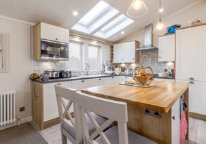 Luxury 6 berth lodge at Broadland Sands in Suffolk ref 20029CV