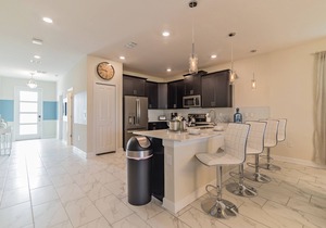 Luxury 9 bd/5 Bath with private Pool and Spa Home 157