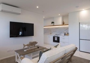 Luxury Apart, Balcony & Seaviews, Full Laundry, Kitchen & Heat Pump