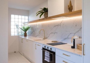 Luxury Apart, Balcony & Seaviews, Full Laundry, Kitchen & Heat Pump