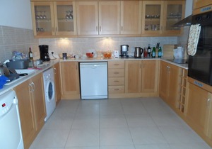 Luxury Apartment 3 Bed-3 Bathrooms with Balcony, Pool, Seawiew
