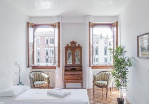 Luxury Apartment On Grand Canal by Wonderful Italy