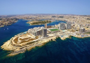 Luxury Apt with Side Seaviews and Pool, Best Location