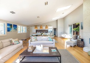 Luxury at Palm Beach is just a 5 min walk to Palm Beach