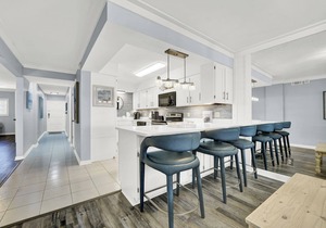 Luxury Beach Front Newly Renovated Spacious Condo 3 BR 2 BA Deluxe Shoreline