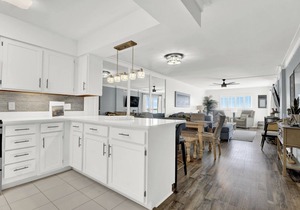 Luxury Beach Front Newly Renovated Spacious Condo 3 BR 2 BA Deluxe Shoreline