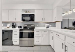 Luxury Beach Front Newly Renovated Spacious Condo 3 BR 2 BA Deluxe Shoreline