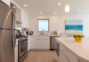 Luxury Beachfront Condo (2)