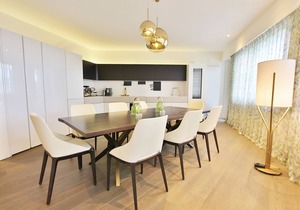 Luxury brand-new 4 bedroom apartment, sea view, terrace, pool, near the sea