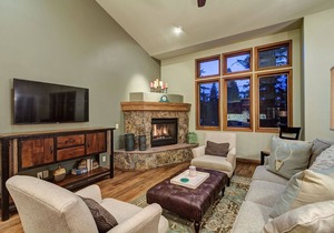 Luxury Breckenridge Townhome Near Peak 8, Private Hot Tub, Views!