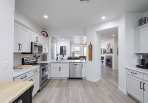 Luxury by the Kierland Commons! Heated Pool & Spa, Golf Views, Upgraded Unit!