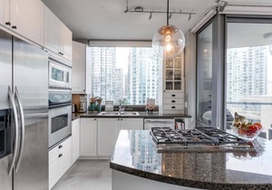 Luxury Coal Harbour 2 bed 2 bath w/Stunning Views