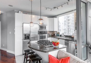Luxury Coal Harbour 2 bed 2 bath w/Stunning Views