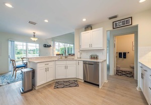 Luxury Crown Pointe pool & lake view home minutes to beaches & Old Naples