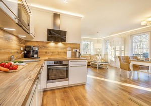 Luxury apartment, 1st row directly on the beach. Sea view, fireplace and sauna.
