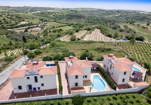 Luxury detached Villa with Private swimming Pool/Free WiFi/Welcome Hamper