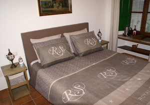 Luxury double room, king-size bed, Talará center (Lecrin), WIFI, swimming pool